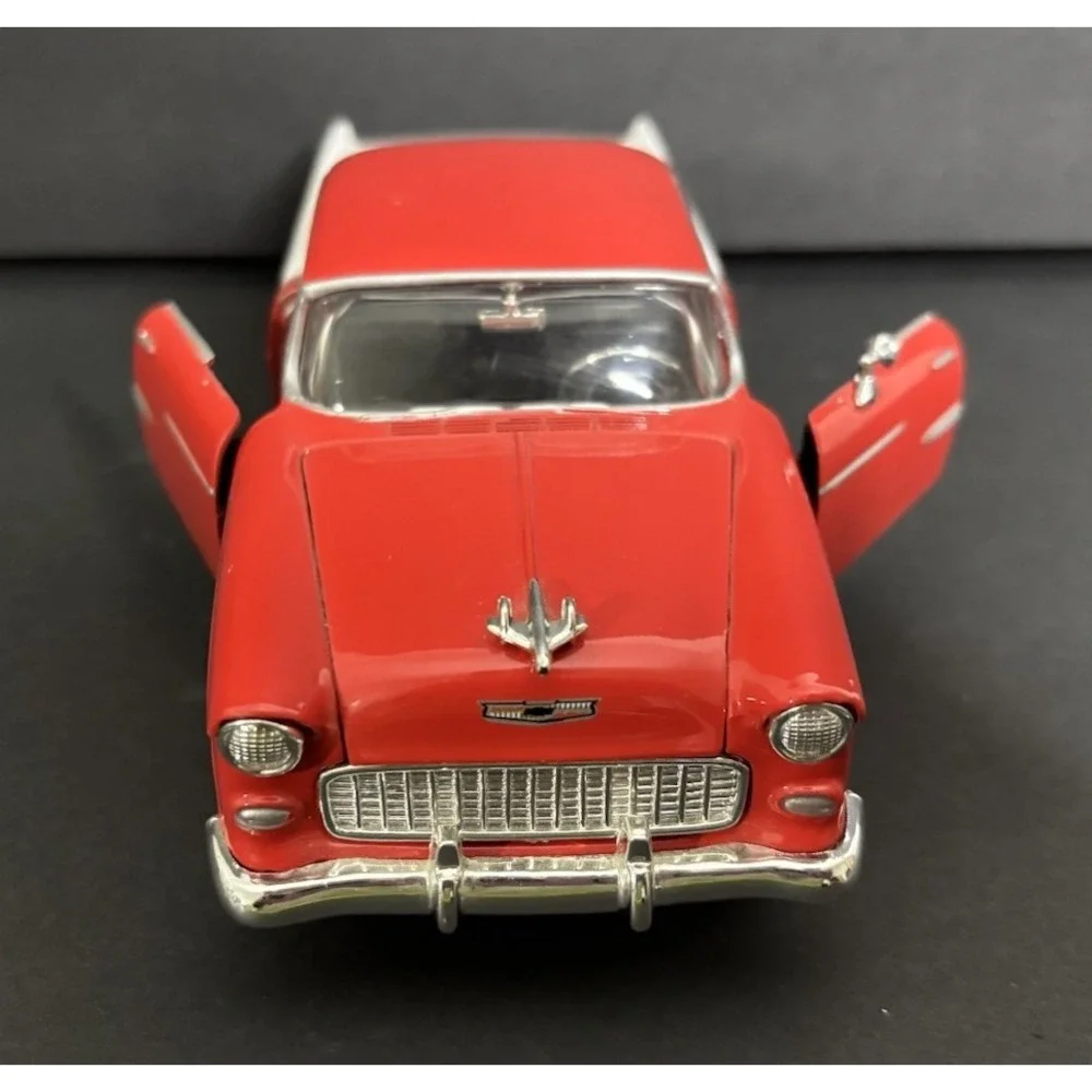 Motor Max 1955 Chevrolet Bel Air Red White Chevy Diecast 1:24 No Box